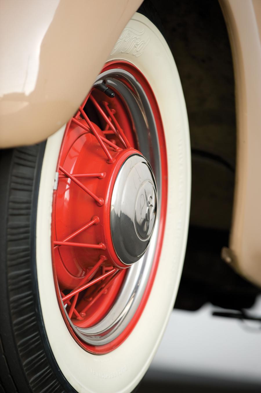  Ford V8 DeLuxe Convertible Sedan 1935 года  (фото 2 из 7)